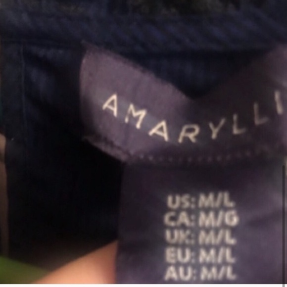 Amaryllis. Eyelet bell sleeve blouse with bows . - Picture 3 of 3